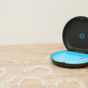 Quando falamos sobre avanços em ortodontia, é impossível não mencionar o Invisalign, a solução moderna que tem transformado sorrisos de maneira discreta, eficiente e inovadora. Na VRSantos Odontologia na Barra da Tijuca, comandada pelo Dr. Vinícius Santos, essa tecnologia é utilizada para trazer resultados excepcionais aos pacientes desde 2013.