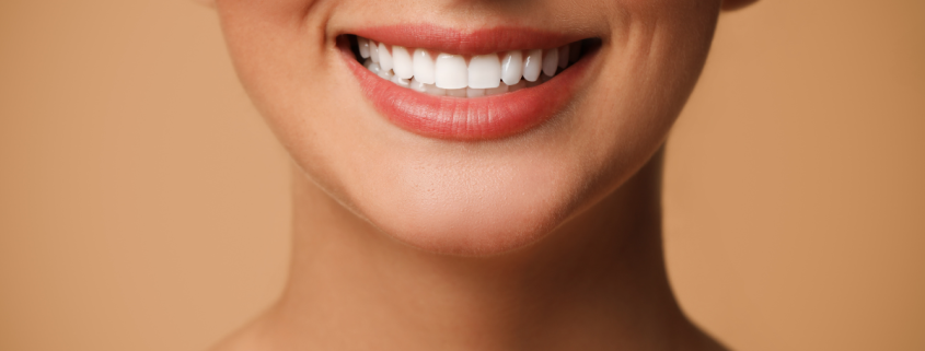 Um sorriso bonito é muito mais do que uma questão de estética; ele tem o poder de transformar vidas. A estética dental é a chave para melhorar a autoestima, aumentar a confiança e abrir portas em todas as áreas da vida. Na VRSantos Odontologia na Barra da Tijuca, o Dr. Vinícius Santos oferece soluções personalizadas para você conquistar o sorriso dos seus sonhos.