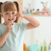 cuidado com a saúde bucal infantil é muito mais do que um hábito: é uma forma de garantir a saúde e beleza dos dentes desde cedo.